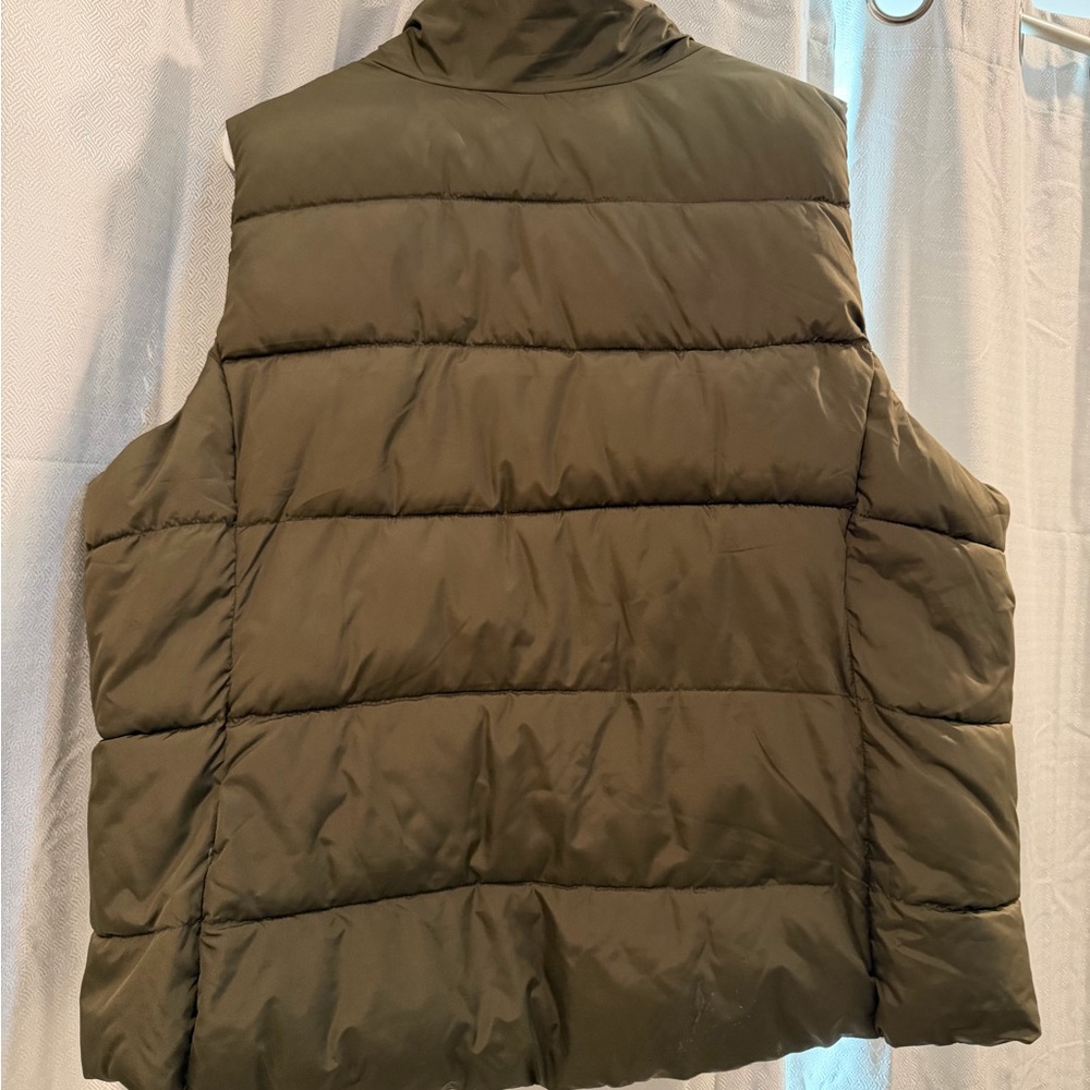 Old Navy Olive Green Quilted Puffer Vest - Picture 4 of 4